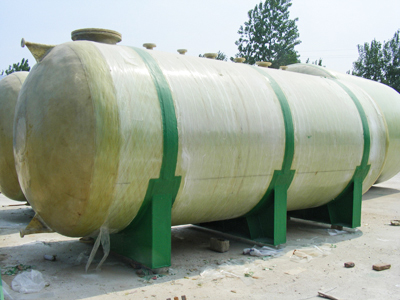臥式玻璃鋼儲(chǔ)罐.jpg